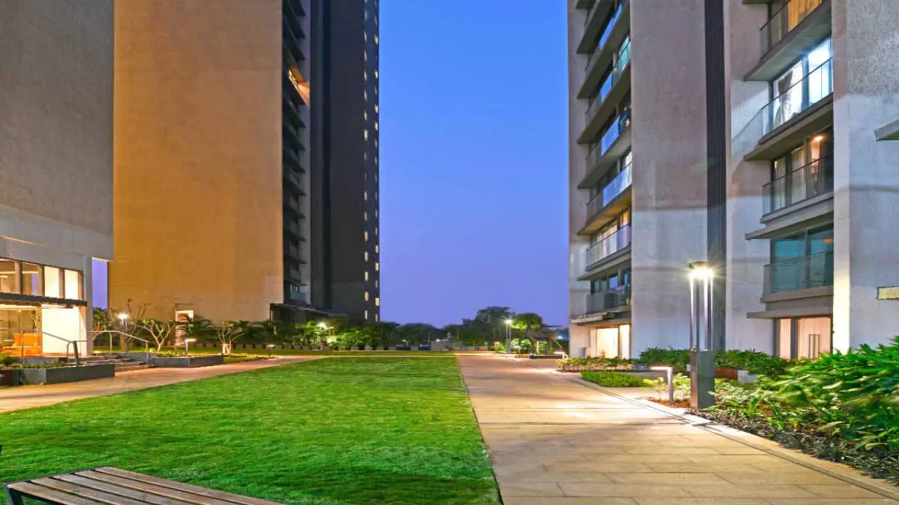 Rustomjee Paramount